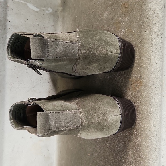 VIONIC WOMEN'S OLIVE Ankle Boots SIZE 9 WIDE. - Picture 7 of 9